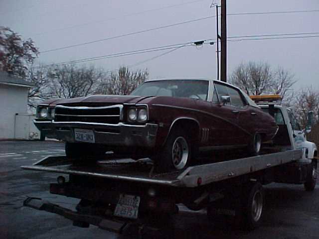 1969 Buick Skylark 4 dr H/T, no engine or trans ,nice red interior great parts car.  n-333