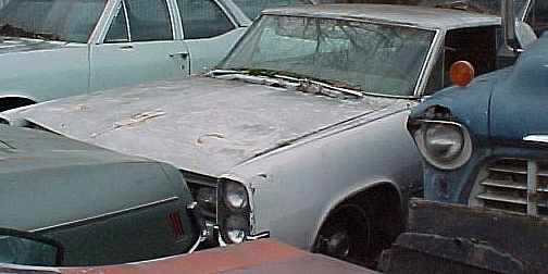 1964 Pontiac Grand Prix - 389, rebuilt TH400, PS, PB, 8 lugs, buckets, console, not running.  Parting out. n-184
