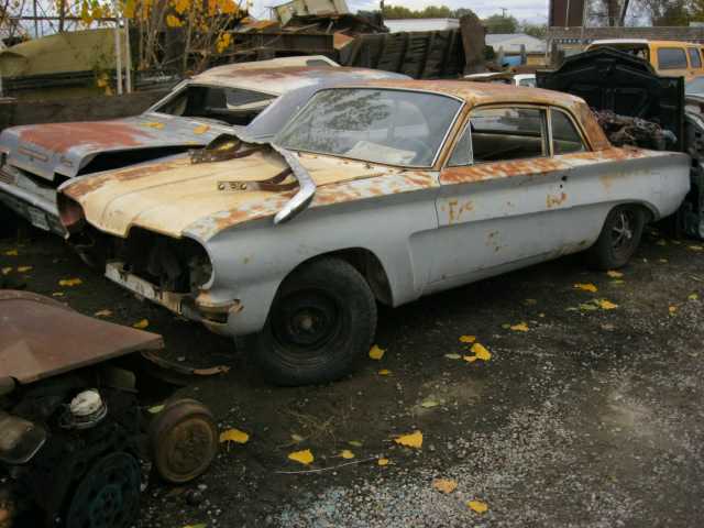 1961 Pontiac Tempest/Lemans 2 door sedan Slant 4 cyl, auto, Bucket seats, nearly complete, will part out.  n-337