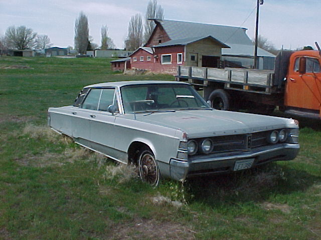 1966 Chrysler New Yorker 4 door H/T  440 V-8, automatic, PS, PB, PW, straight, complete and runs.    $2,250  n-436 